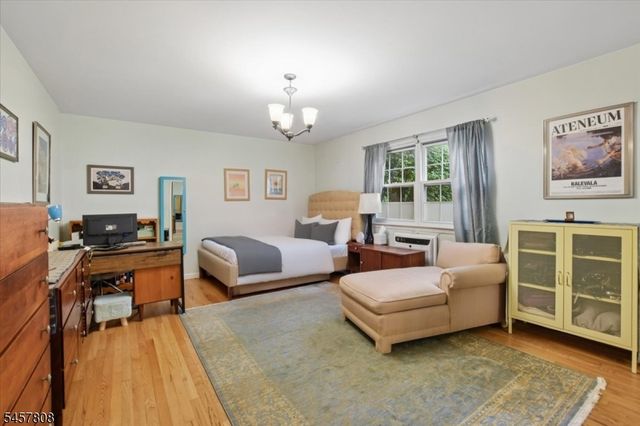 320 South St E, Morristown Town, NJ 07960