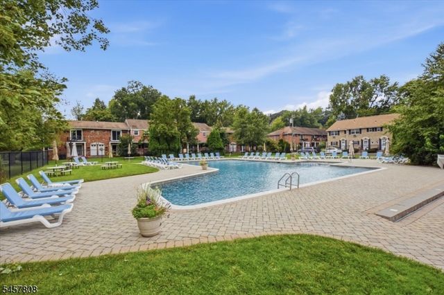320 South St E, Morristown Town, NJ 07960