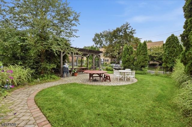 320 South St E, Morristown Town, NJ 07960
