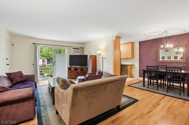 320 South St E, Morristown Town, NJ 07960