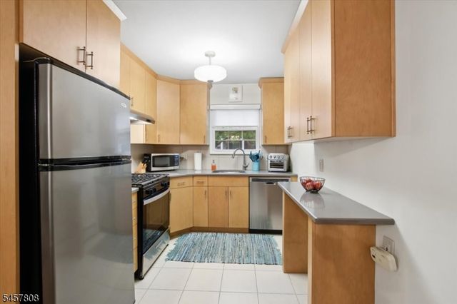 320 South St E, Morristown Town, NJ 07960