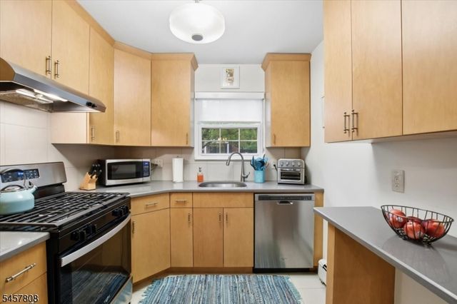 320 South St E, Morristown Town, NJ 07960
