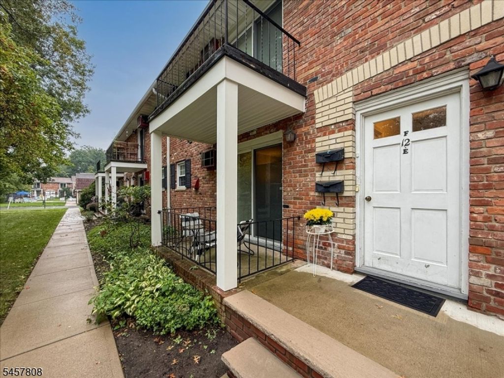 320 South St E, Morristown Town, NJ 07960