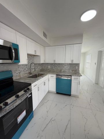 3446 DAHLIA PLACE B, Largo, FL 33771