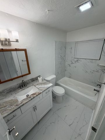 3446 DAHLIA PLACE B, Largo, FL 33771