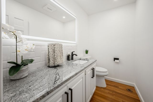11 Lawndale Rd, Tyngsborough, MA 01879