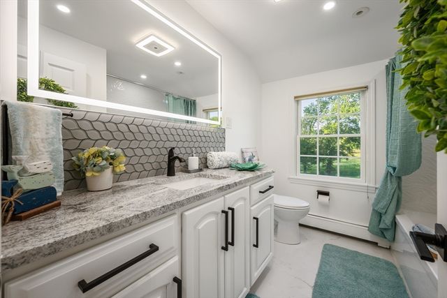 11 Lawndale Rd, Tyngsborough, MA 01879