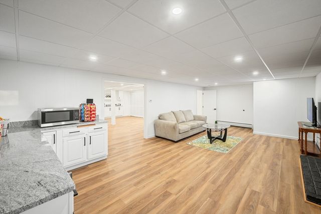 11 Lawndale Rd, Tyngsborough, MA 01879