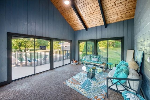 11 Lawndale Rd, Tyngsborough, MA 01879