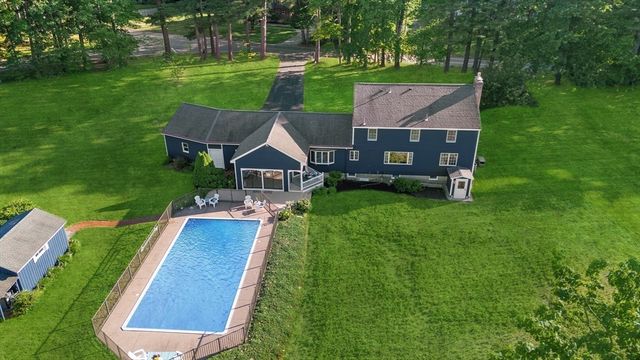 11 Lawndale Rd, Tyngsborough, MA 01879