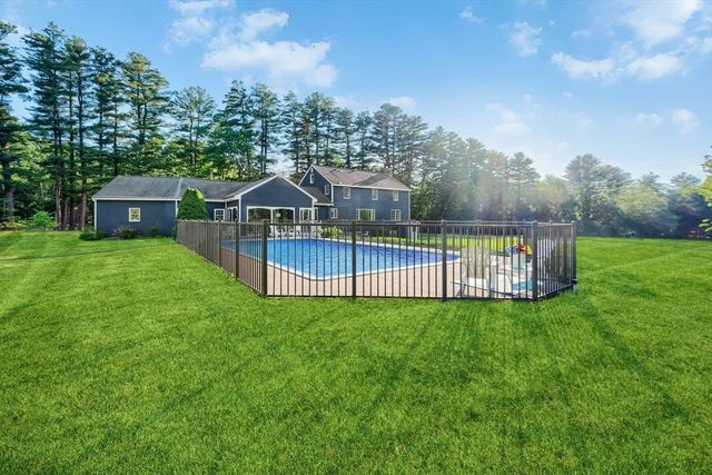 11 Lawndale Rd, Tyngsborough, MA 01879