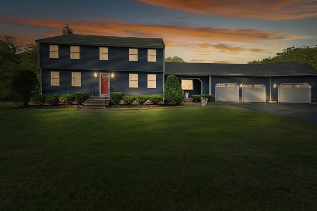 11 Lawndale Rd, Tyngsborough, MA 01879