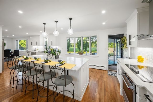 11 Lawndale Rd, Tyngsborough, MA 01879