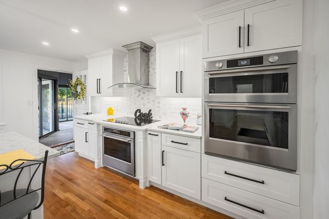 11 Lawndale Rd, Tyngsborough, MA 01879