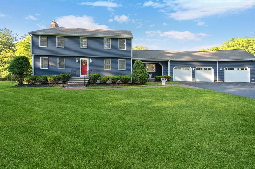 11 Lawndale Rd, Tyngsborough, MA 01879