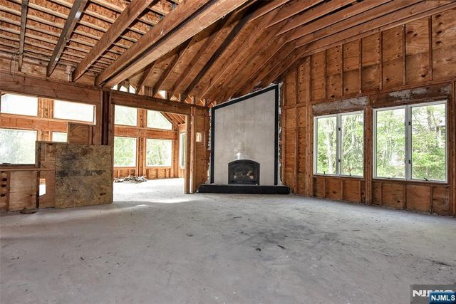 962 Arapaho Trail, Franklin Lakes, NJ 07417