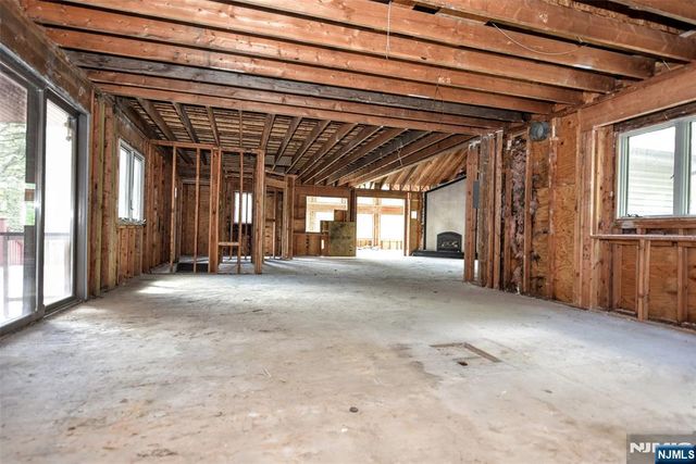 962 Arapaho Trail, Franklin Lakes, NJ 07417