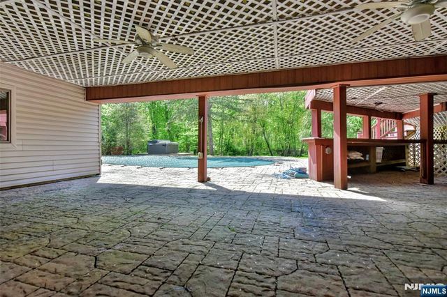962 Arapaho Trail, Franklin Lakes, NJ 07417