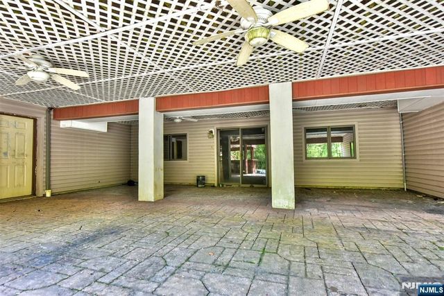 962 Arapaho Trail, Franklin Lakes, NJ 07417