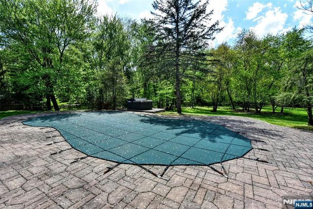 962 Arapaho Trail, Franklin Lakes, NJ 07417
