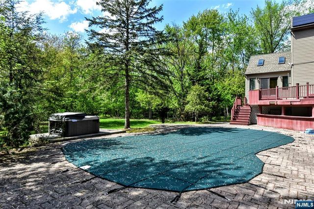962 Arapaho Trail, Franklin Lakes, NJ 07417