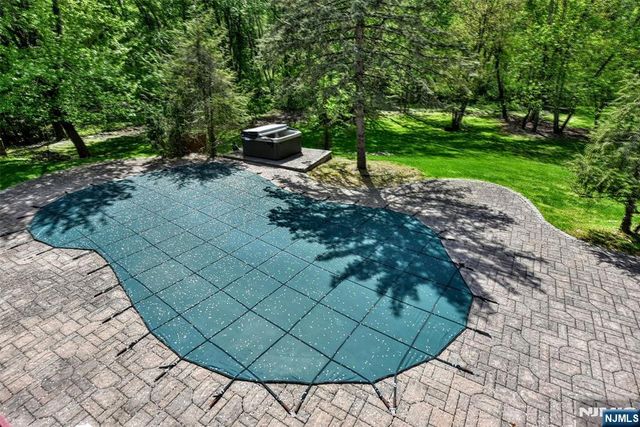 962 Arapaho Trail, Franklin Lakes, NJ 07417