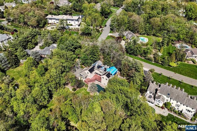 962 Arapaho Trail, Franklin Lakes, NJ 07417