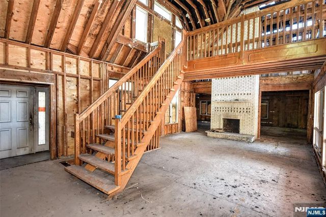 962 Arapaho Trail, Franklin Lakes, NJ 07417