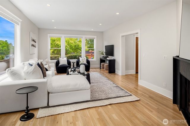 6302 15th Avenue NE, Seattle, WA 98115