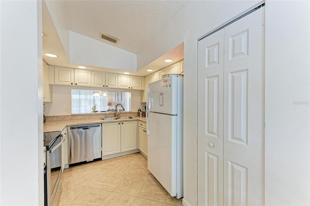 4320 47TH AVENUE W 204, Bradenton, FL 34210