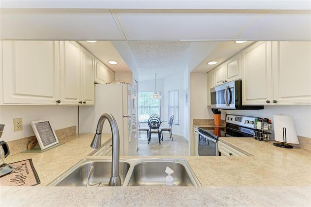 4320 47TH AVENUE W 204, Bradenton, FL 34210