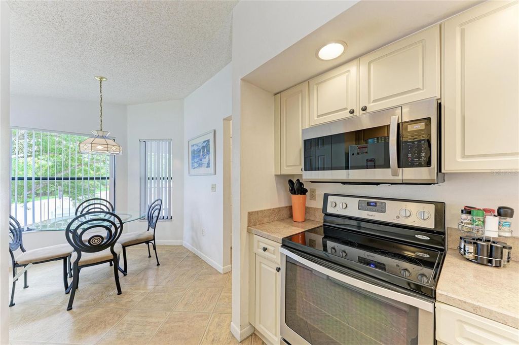 Image 15 of property listing at 4320 47TH AVENUE W 204, Bradenton, FL 34210