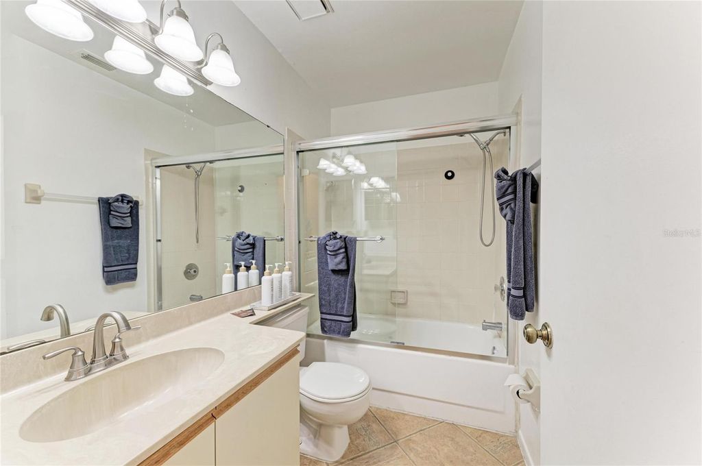 Image 27 of property listing at 4320 47TH AVENUE W 204, Bradenton, FL 34210
