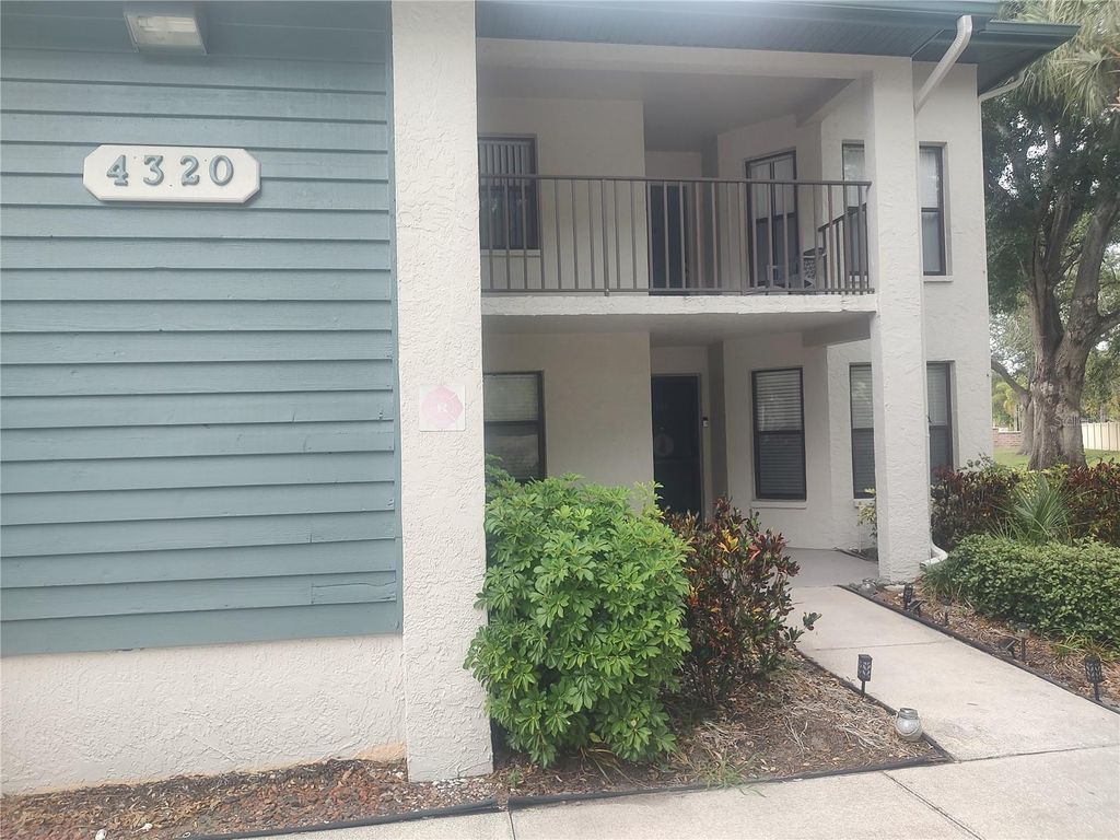 Image 7 of property listing at 4320 47TH AVENUE W 204, Bradenton, FL 34210