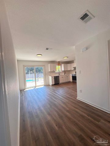 1012 Great Oaks Dr, Gulf Breeze, FL 32563