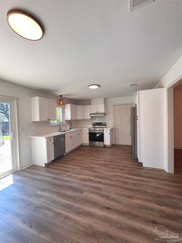 1012 Great Oaks Dr, Gulf Breeze, FL 32563