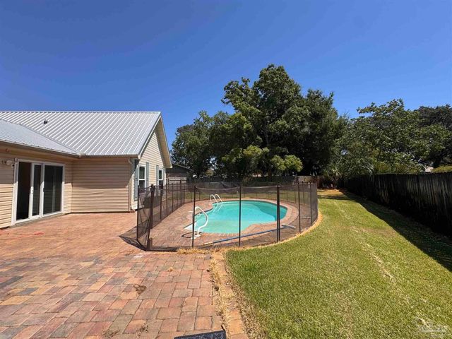 1012 Great Oaks Dr, Gulf Breeze, FL 32563