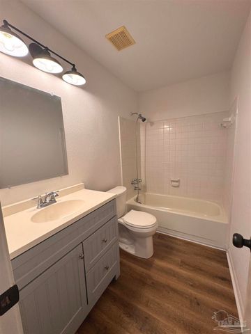 1012 Great Oaks Dr, Gulf Breeze, FL 32563