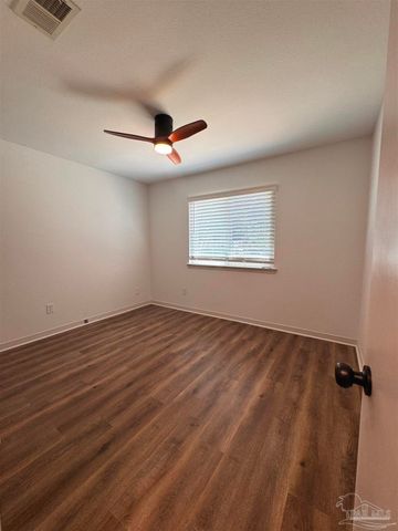 1012 Great Oaks Dr, Gulf Breeze, FL 32563