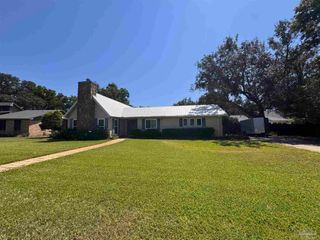 1012 Great Oaks Dr, Gulf Breeze, FL 32563
