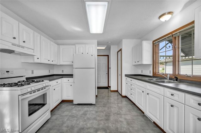 441 Pemberton Drive, Elyria, OH 44035