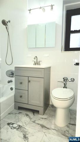 208 Anderson 7SG, Hackensack, NJ 07601