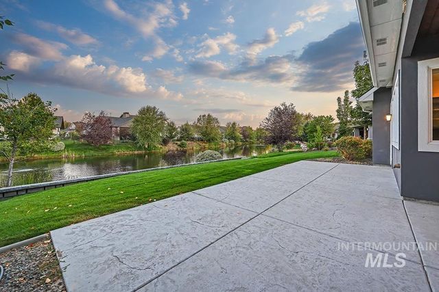 844 S Lake Pointe Way, Eagle, ID 83616