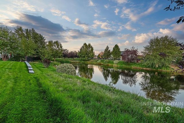 844 S Lake Pointe Way, Eagle, ID 83616