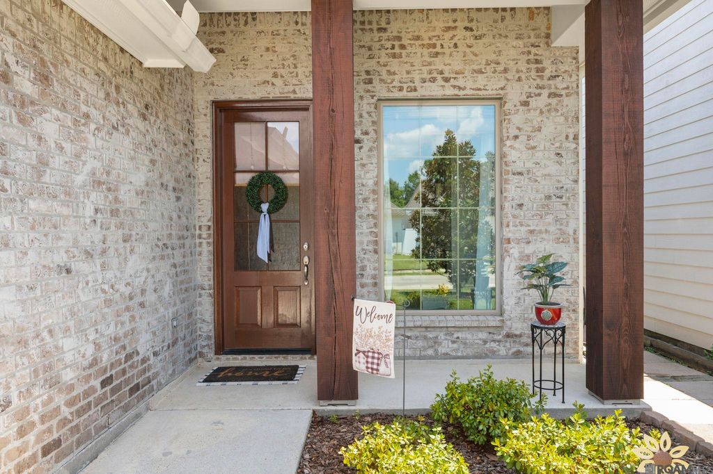 6526 Oak Garden Dr, Baton Rouge, LA 70817