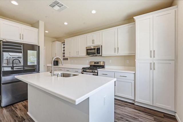 4369 Icon Ave, Modesto, CA 95356