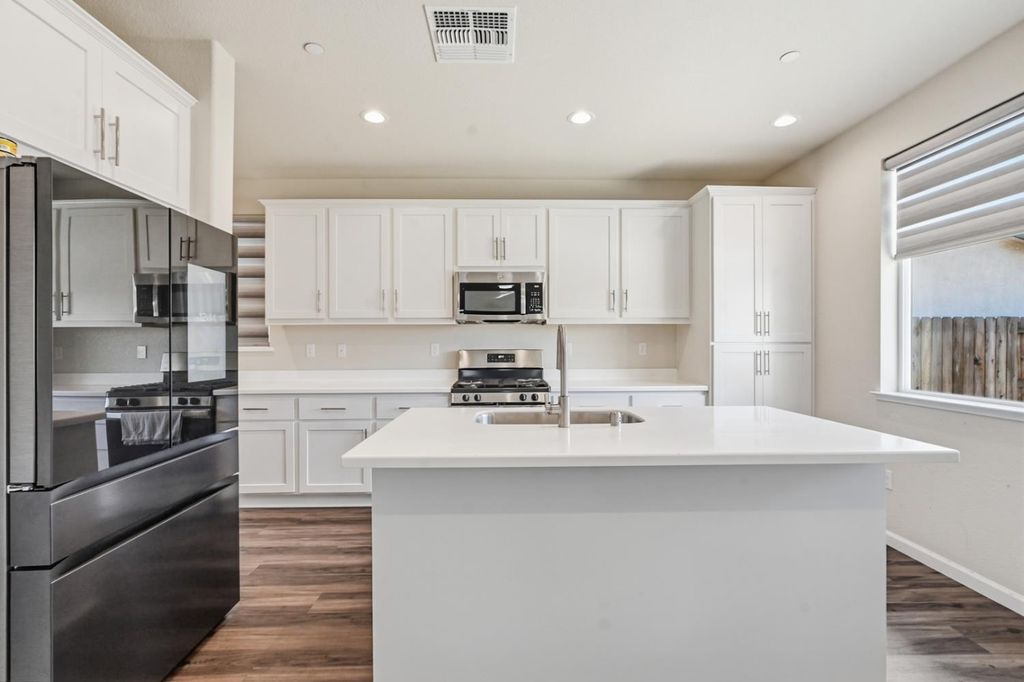 4369 Icon Ave, Modesto, CA 95356