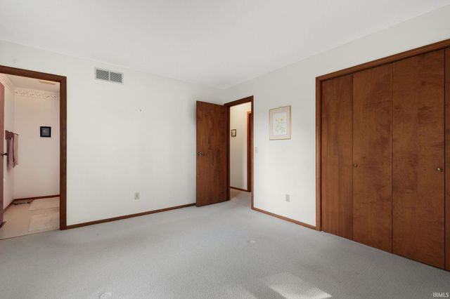 51732 Old Mill Road, South Bend, IN 46637