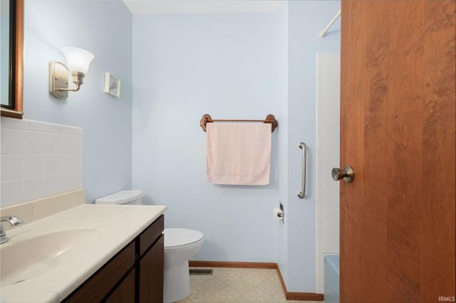 51732 Old Mill Road, South Bend, IN 46637