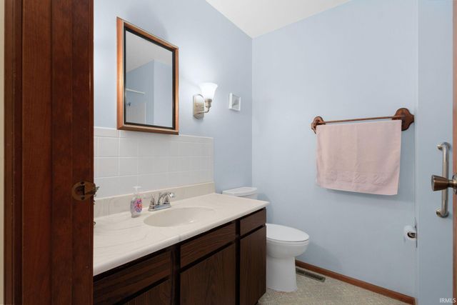 51732 Old Mill Road, South Bend, IN 46637